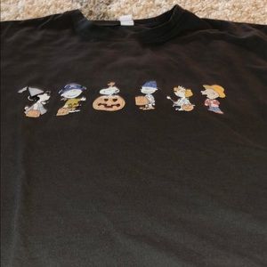 Gray Women’s Charlie Brown Halloween Shirt